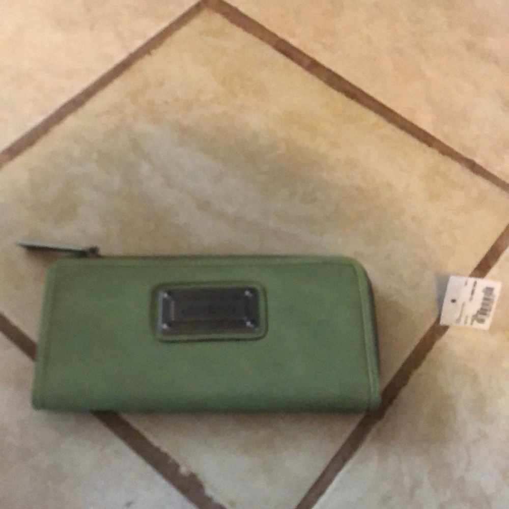 Liz Claiborne Olive Oil Wallet NWT